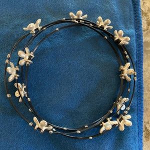 Bracelet black with silver flowers